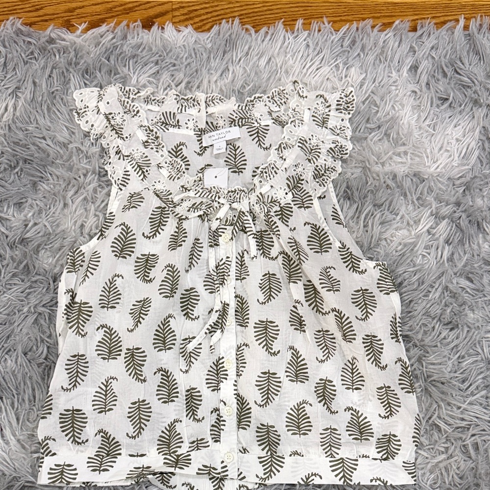FLASH SALE- TODAY ONLY! 
Ann Taylor White Eyelet Trim Sleeveless Top